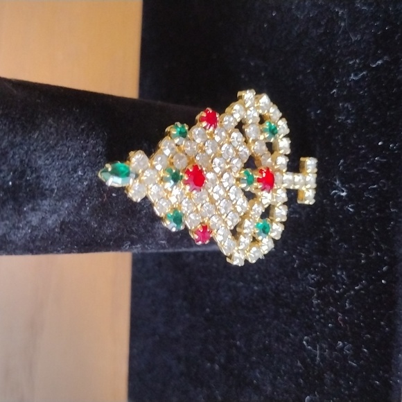 Brooches - Picture 8 of 10